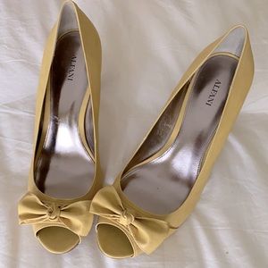 Alfani peep toed shoes